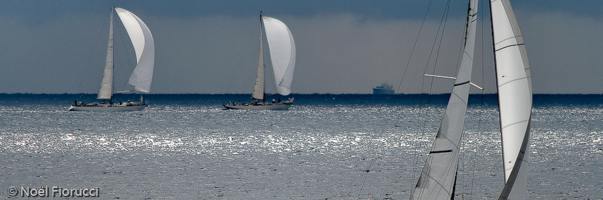 Trois voiles